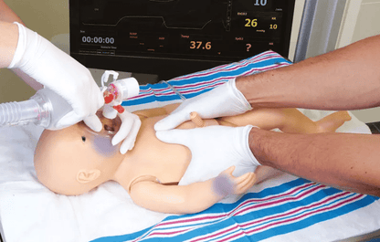 Noelle Geburtssimulator mit Wiederbelebungs - Baby - Erler - Zimmer